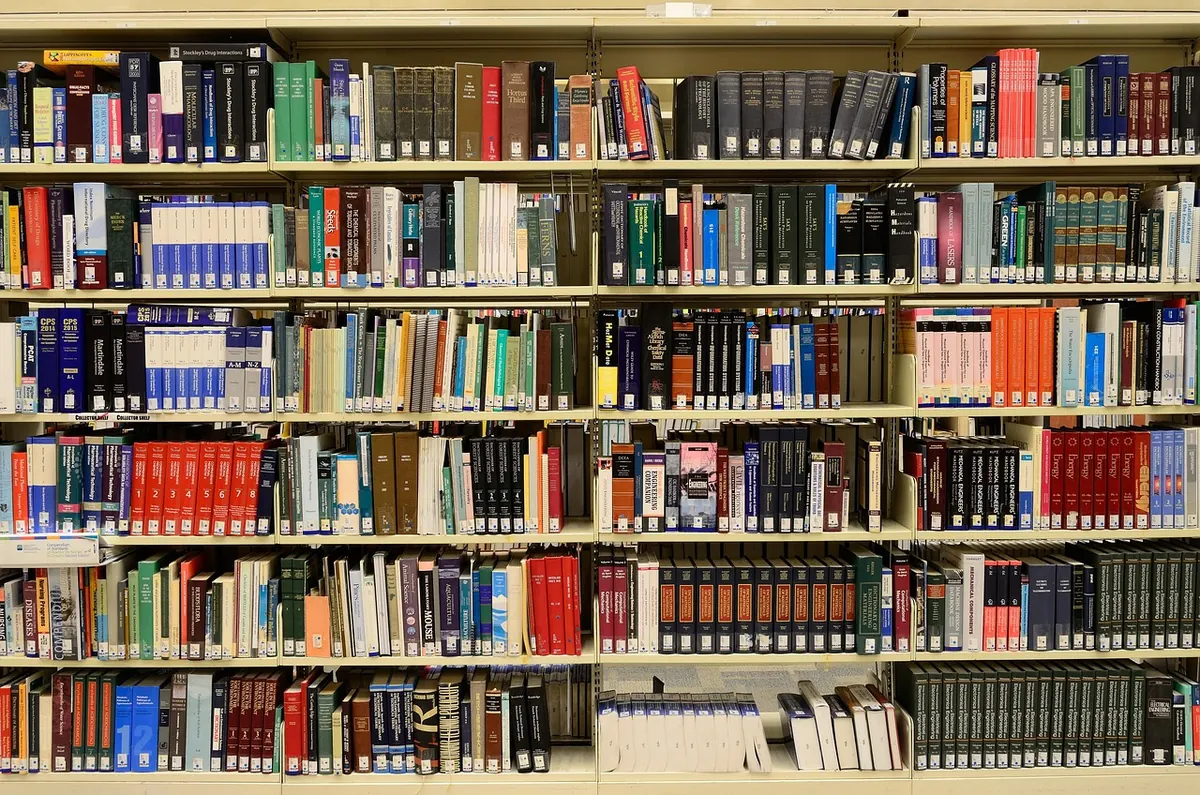 Traditional vs Self-Publishing in the UK: A Beginner's Comparison